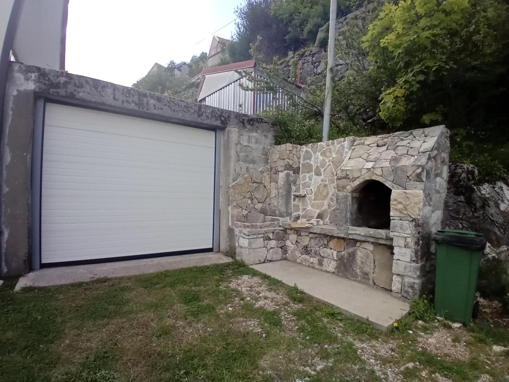 Konak Ugnji-Village Cetinje Exterior photo